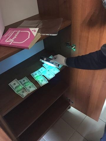 В Одессе таможенника задержали в момент получения взятки