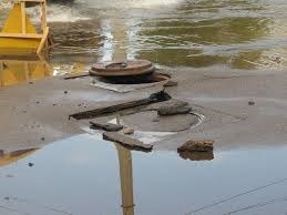 Одесский водопровод трещит по швам: на улицах «фонтаны и катки» ФОТО