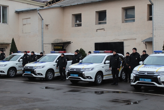 Одесские полицейские получили автомобили с электродвигателями