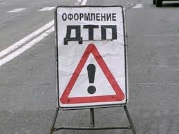 Одесский гололед: с моста слетел грузовик ФОТО