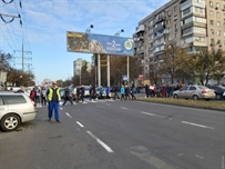 На Таирова возмущенные карантином "выходного дня" предприниматели перекрыли дорогу