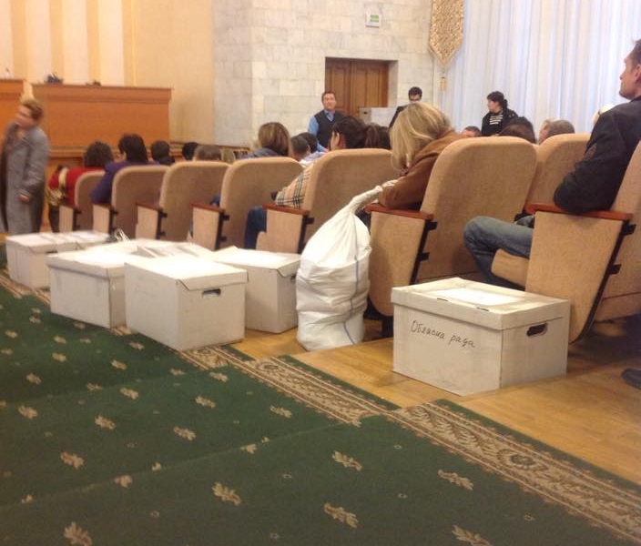 В одесском Горизбиркоме очереди: на обработку протоколов одного участка уходит 10 минут 