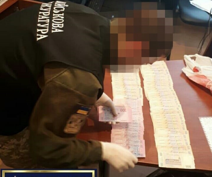 Один из руководителей филиала АМПУ попался на взятках