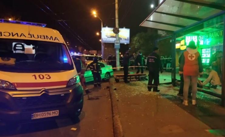 ДТП возле «Сити-Центра»: авто влетело в остановку общественного транспорта