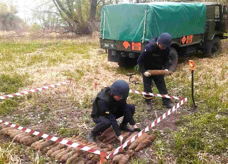 Беляевский район: пиротехники проводят обезвреживание взрывоопасных предметов времен Второй мировой войны