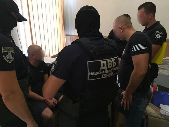 Подозреваемого в групповых угонах автомобилей задержали за подкуп следователя Одесской полиции