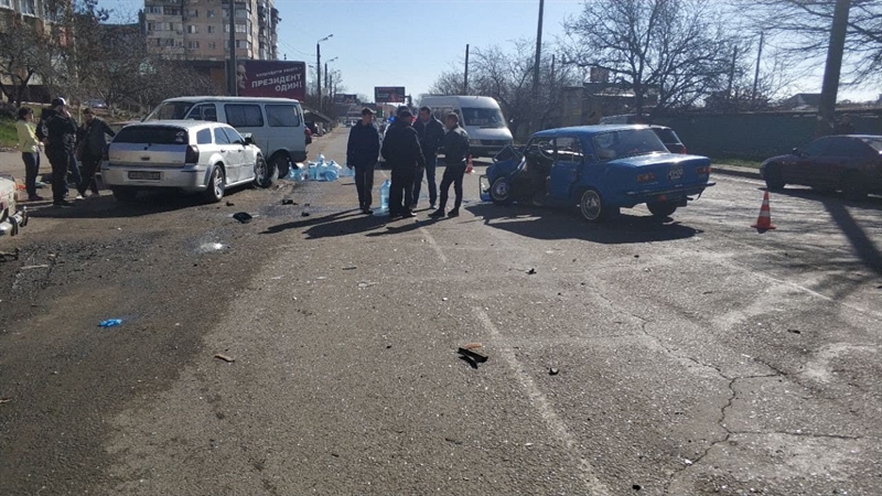 На улице Академика Вильямса столкнулись пять автомобилей