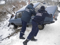 В Одесской области спасатели вытащили из кювета десяток автомобилей