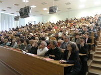 Дмитрий Табачник лишит вузы аккредитации