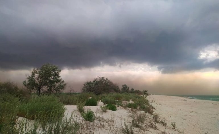 По Одесской области пронеслась песчаная буря 