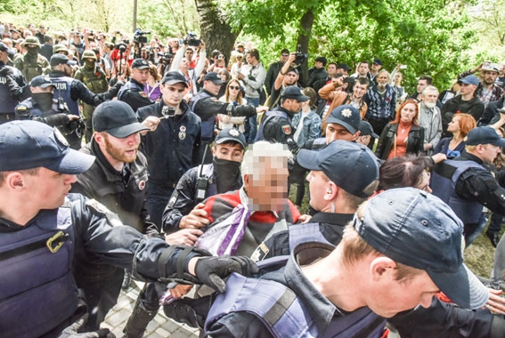 Полиция задержала в День Победы 15 граждан