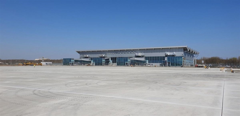 Новый перрон одесского аэропорта готов на 80% 