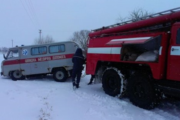 В Сарате машина «скорой» слетела в кювет