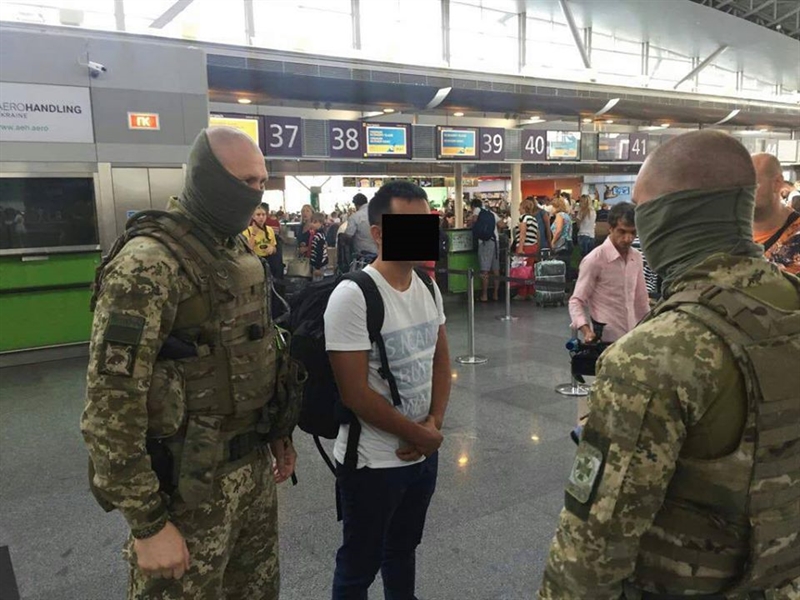 Одесские правоохранители задержали в киевском аэропорту "работорговца" 