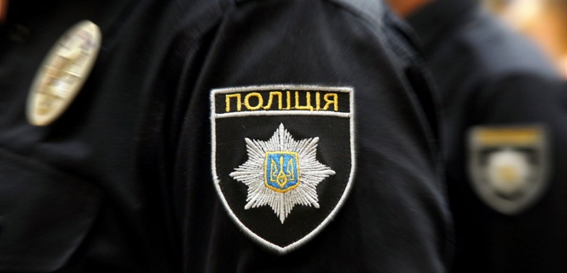 В Одессе таксист повздорил с пьяной пассажиркой: с конфликтом разбирались полицейськие