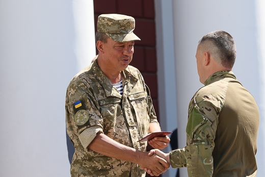 Одесских сотрудников муниципальной охраны наградили за оборону Донецкого аэропорта