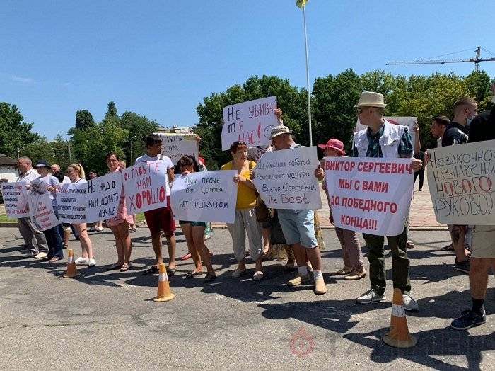 Пациенты Одесского областного центра нефрологии и гемодиализа вышли на митинг