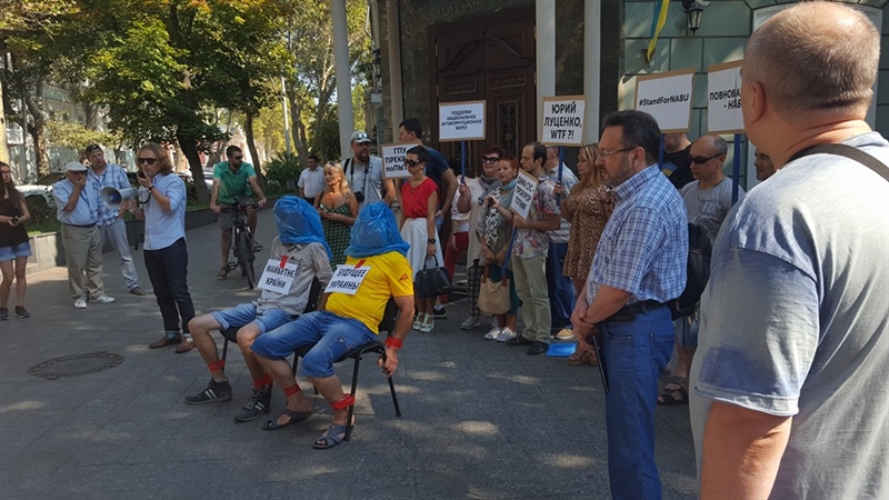 В Одессе проходит акция в защиту НАБУ
