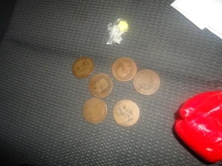 Молдованин пытался провезти через границу старинные монеты и наркотики