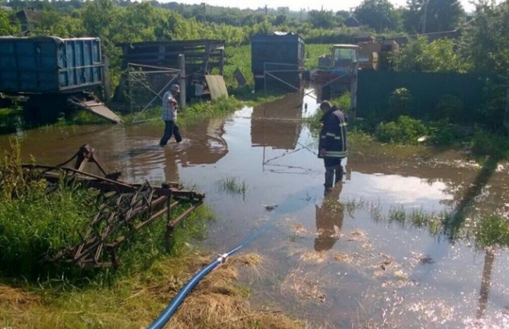 В Одесской области спасали дома от подтопления