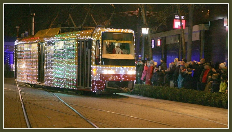 В Одессе прошел парад рождественских трамваев