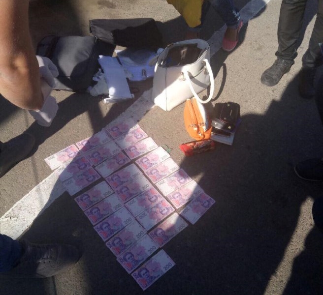В Одесской области главный ревизор и начальник отдела фискальной службы попались на взятке