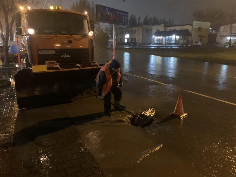 Продолжительный дождь не нарушил работу городского транспорта в Одессе