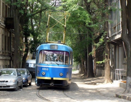 В Одессе подросток столкнулся с трамваем
