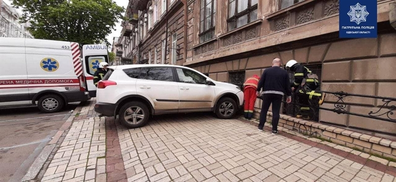 В Одессе из-за автоледи пострадал пожилой парковщик