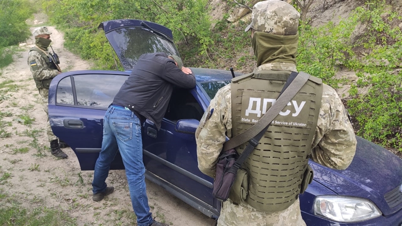 Пограничники обнаружили крупную партию контрабандных сигарет