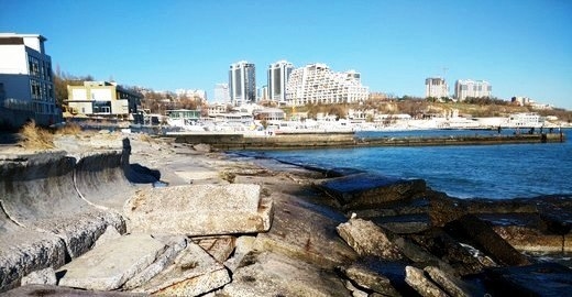 В одесской Аркадии укрепляют берег 