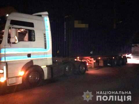 Ночью в Одессе фура насмерть сбила пешехода
