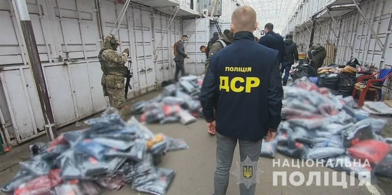 В Одесской области разобрачили цеха, где изготавливали копии одежды известных брендов