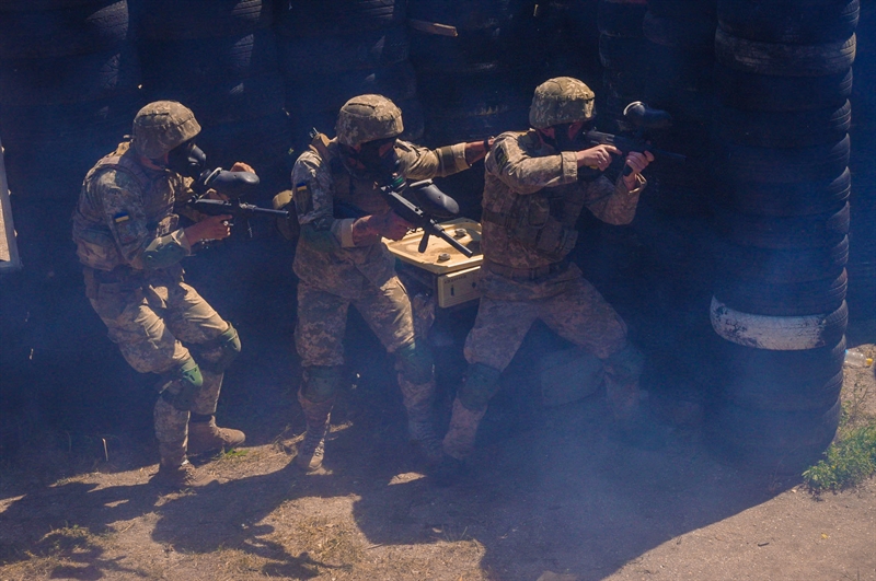 На военном полигоне в Одесской области тренируются морские пехотинцы
