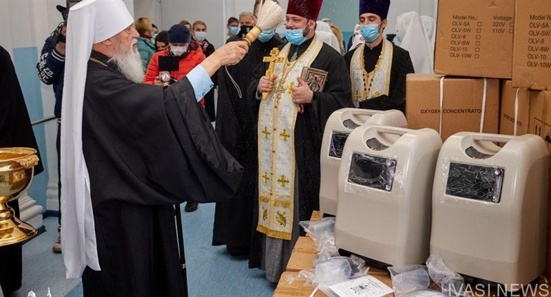 Одесская епархия передала 20 кислородных концентраторов областному госпиталю