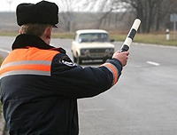 Одесская обл.: пьяный пешеход бросился под машину ГАИ