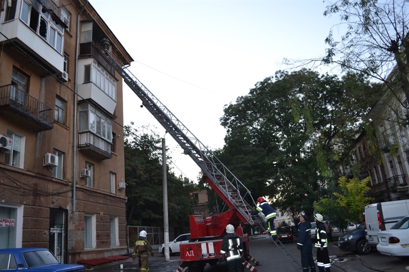 На Тираспольской эвакуировали людей из горящей пятиэтажки