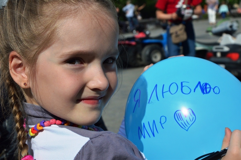 В Одессе прошел флешмоб за мир ФОТО
