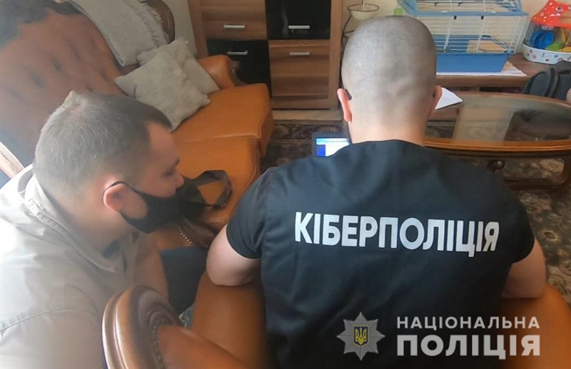 Одесские киберполицейские расследуют схему кражи денег с банковских счетов иностранцев