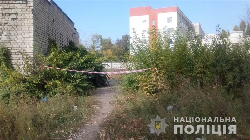 В подвале на Судостроительной обнаружили тело женщины