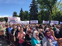 Представители Одесской области под стенами Верховной Рады митингуют против антицерковных законопроектов  