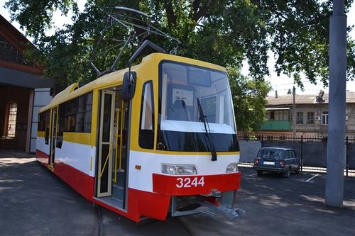 В Одессе собрали еще один частично низкопольный трамвай