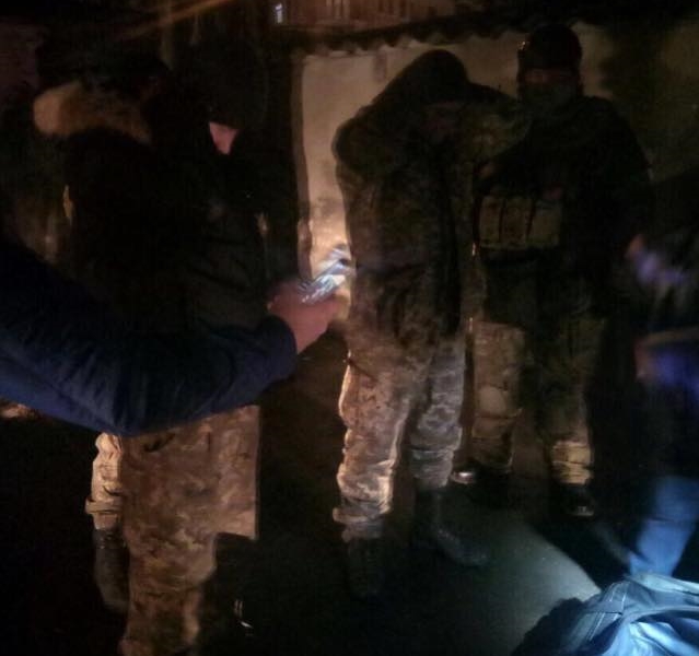 В Одессе контрразведка СБУ задержала военного с автоматами и винтовкой