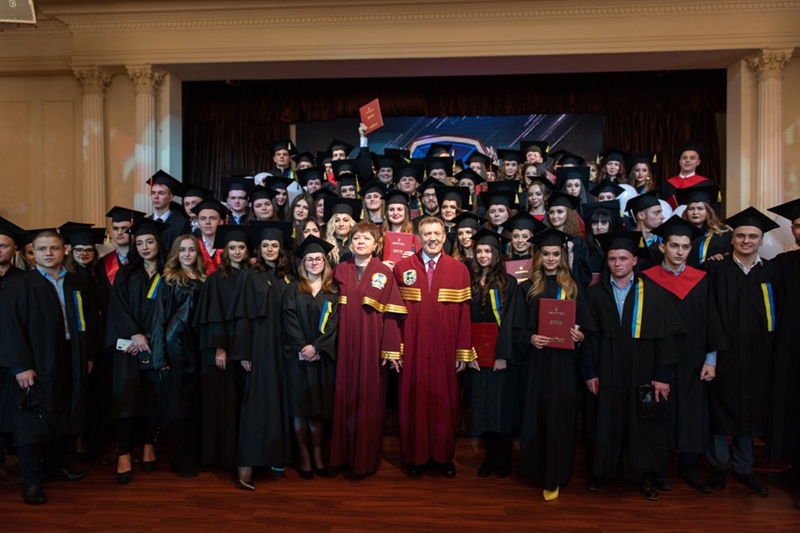 Более тысячи выпускников Одесской юридической академии получили  дипломы магистров
