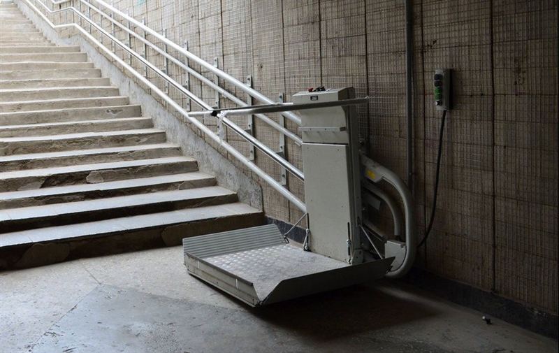 В подземных переходах Привокзальной площади появились подъемные платформы для колясок
