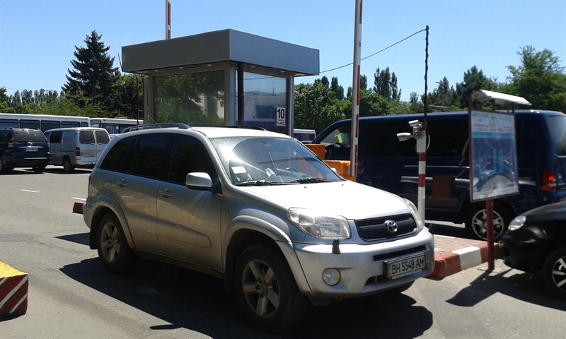 Одесский аэропорт очистят от незаконно припаркованных автомобилей