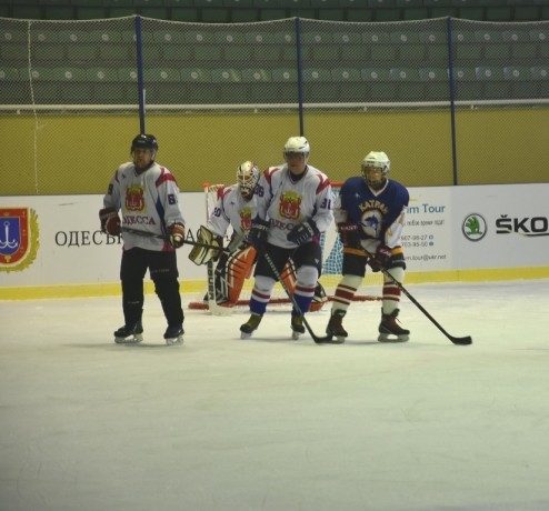 В одесском Дворце спорта впервые за 20 лет играли в хоккей