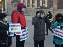 Под мэрией митинговали жильцы дома на Цветаева, 11